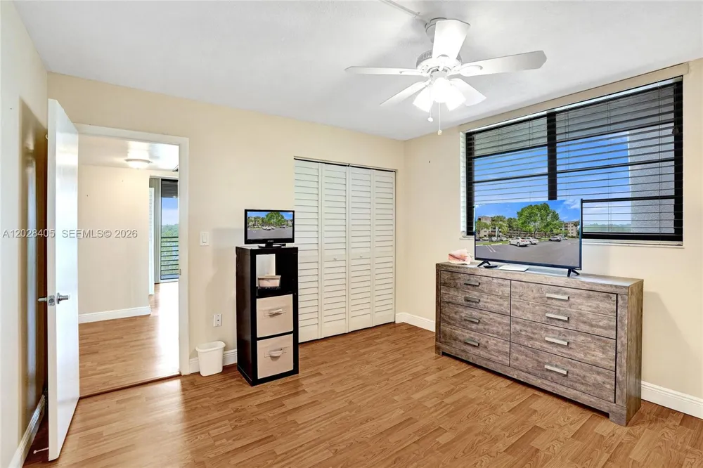 901 Colony Point Cir #501 Pembroke Pines, FL 33026