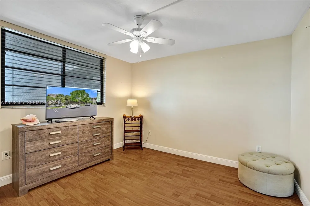 901 Colony Point Cir #501 Pembroke Pines, FL 33026