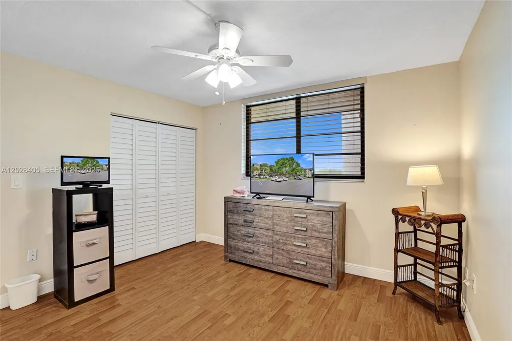 901 Colony Point Cir #501 Pembroke Pines, FL 33026