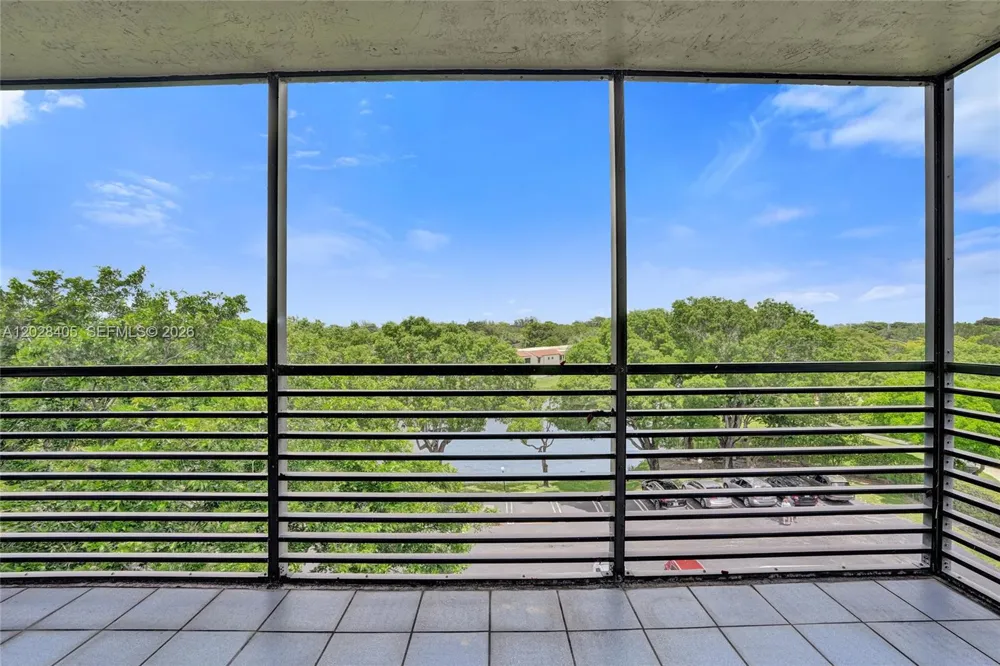 901 Colony Point Cir #501 Pembroke Pines, FL 33026