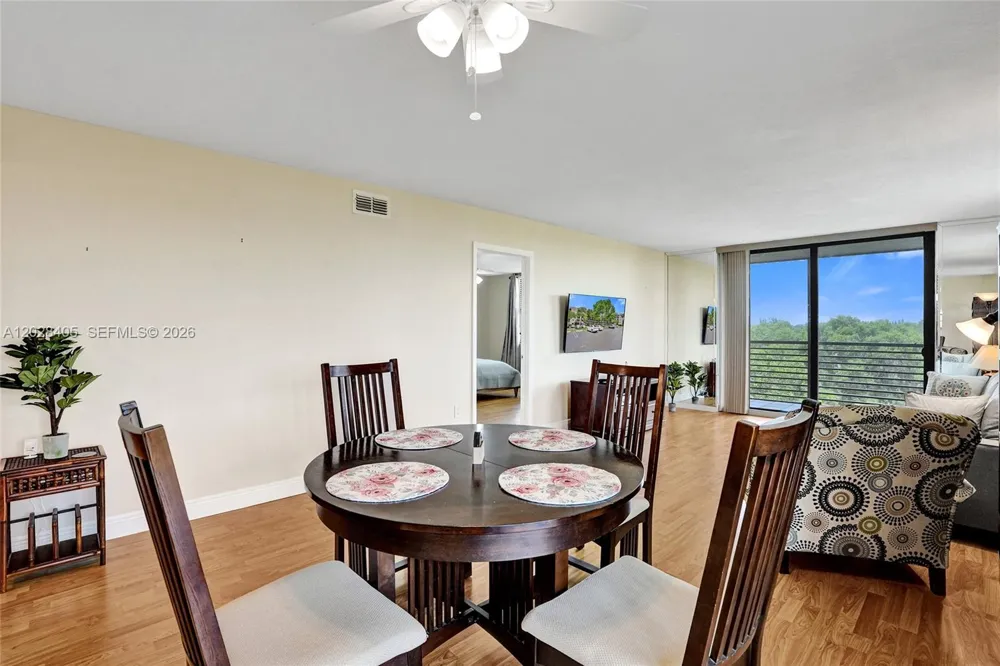 901 Colony Point Cir #501 Pembroke Pines, FL 33026