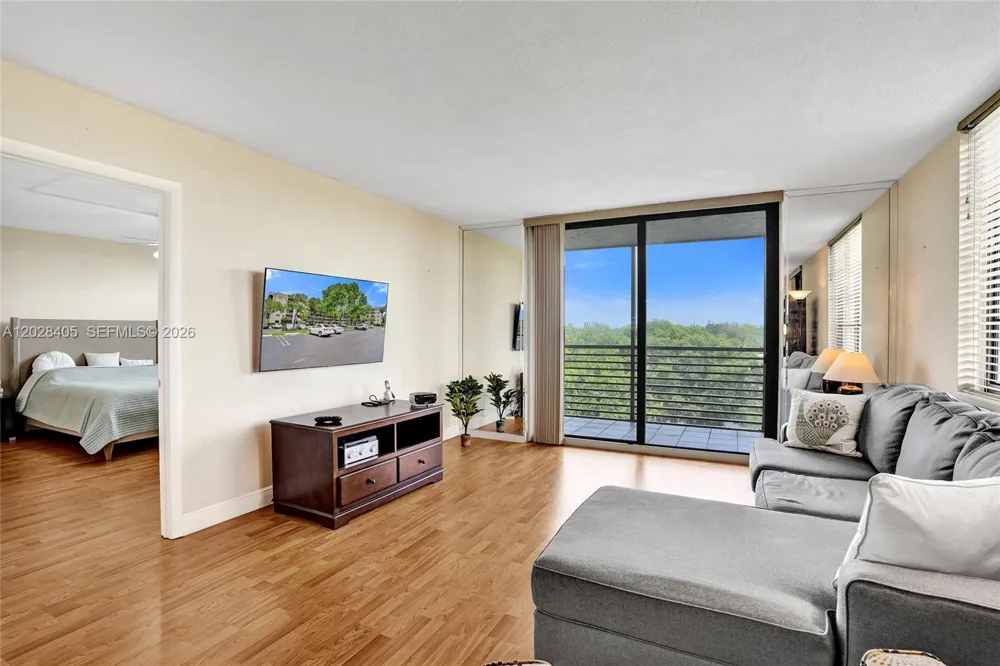 901 Colony Point Cir #501 Pembroke Pines, FL 33026