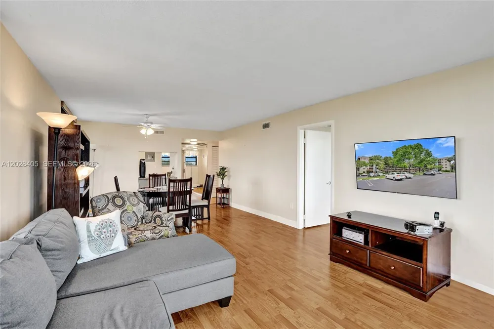 901 Colony Point Cir #501 Pembroke Pines, FL 33026