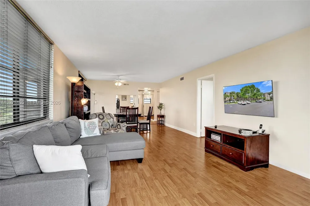 901 Colony Point Cir #501 Pembroke Pines, FL 33026