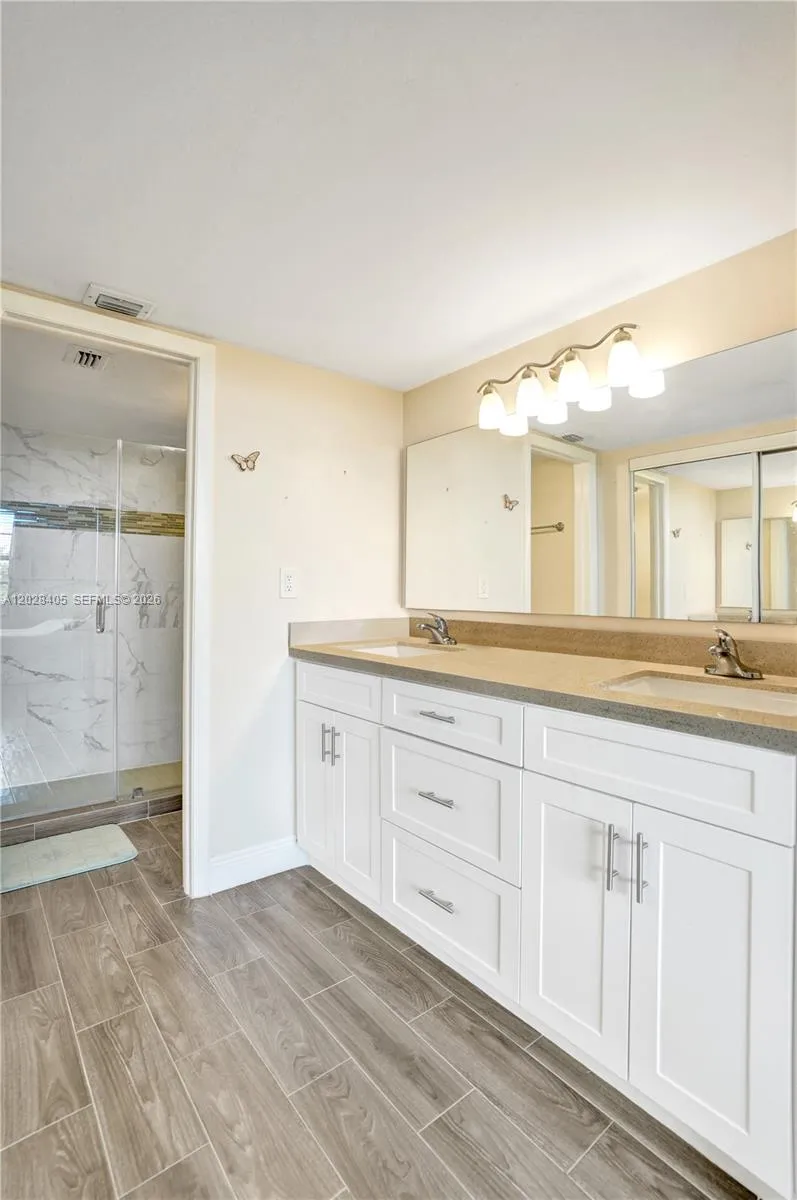 901 Colony Point Cir #501 Pembroke Pines, FL 33026