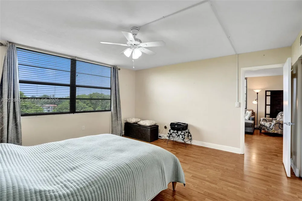 901 Colony Point Cir #501 Pembroke Pines, FL 33026