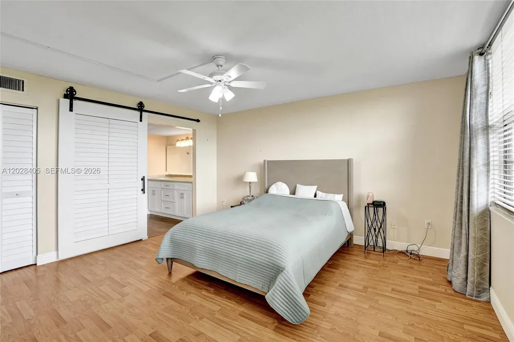 901 Colony Point Cir #501 Pembroke Pines, FL 33026