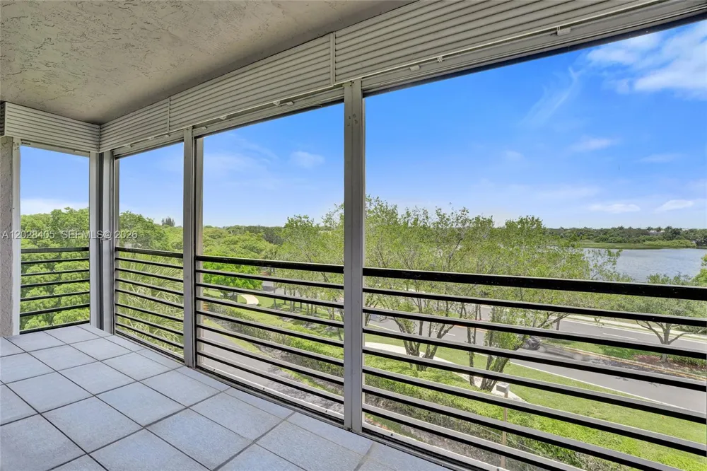 901 Colony Point Cir #501 Pembroke Pines, FL 33026