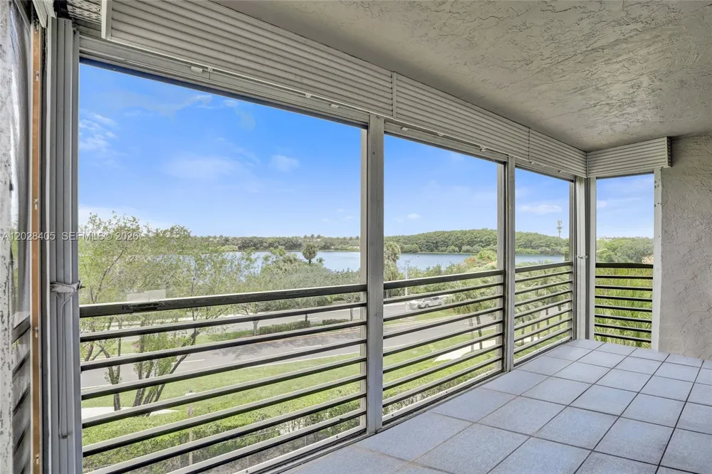 901 Colony Point Cir #501 Pembroke Pines, FL 33026