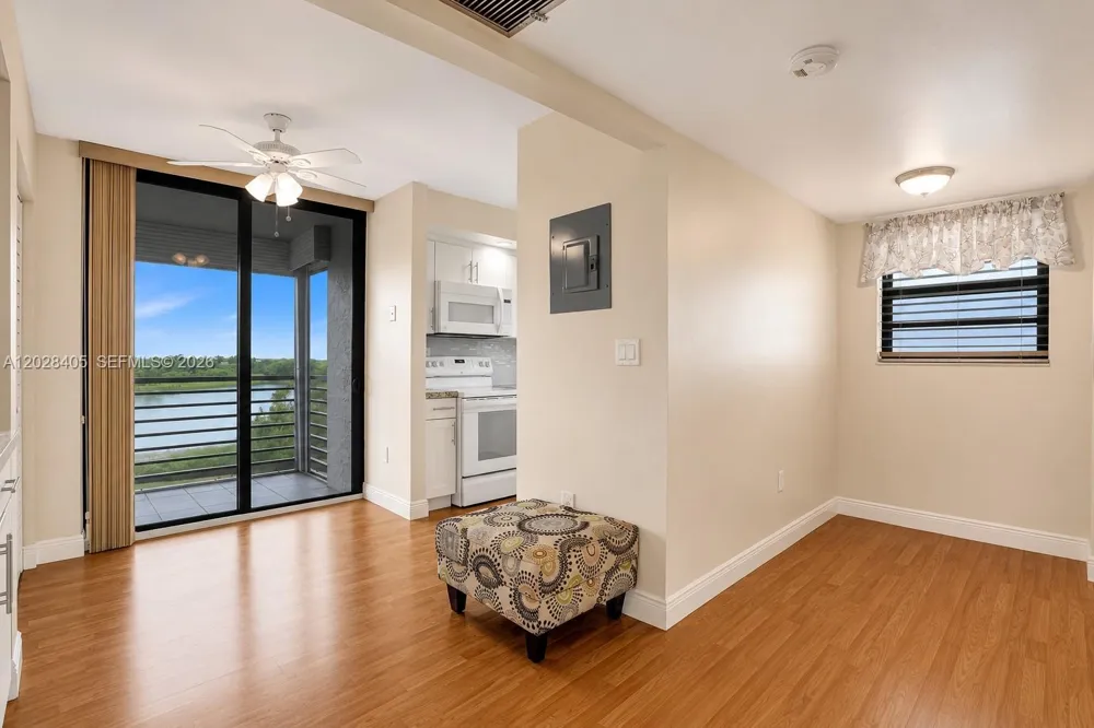 901 Colony Point Cir #501 Pembroke Pines, FL 33026