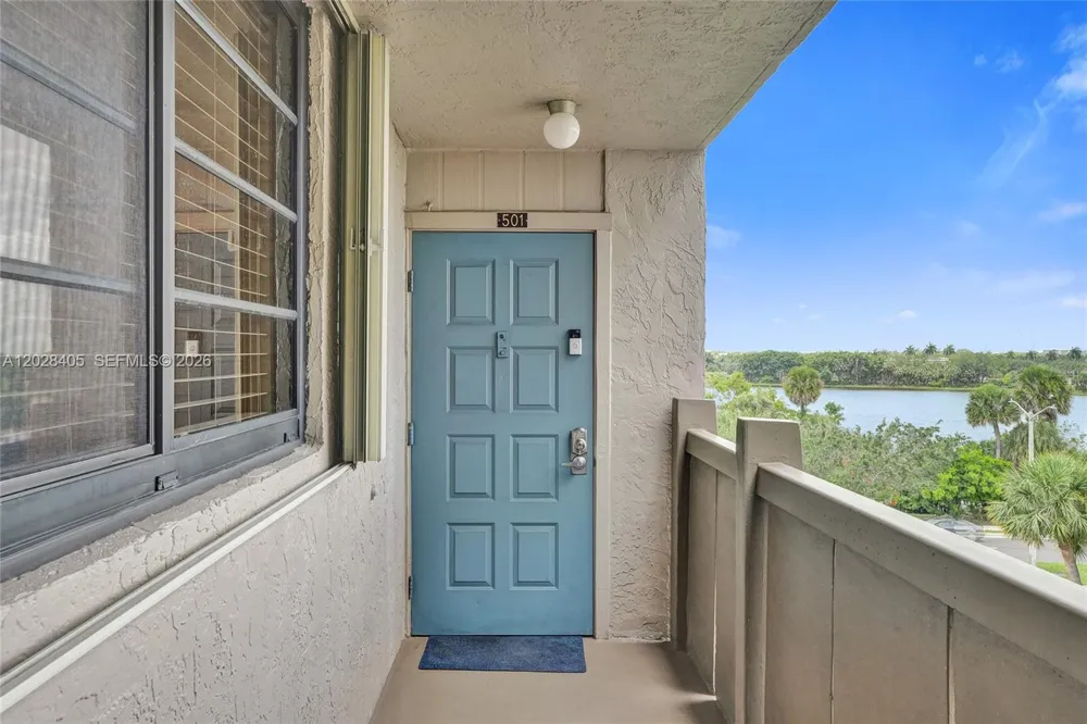 901 Colony Point Cir #501 Pembroke Pines, FL 33026