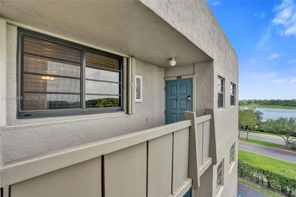 901 Colony Point Cir #501 Pembroke Pines, FL 33026