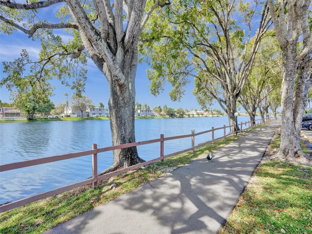 901 Colony Point Cir #501 Pembroke Pines, FL 33026