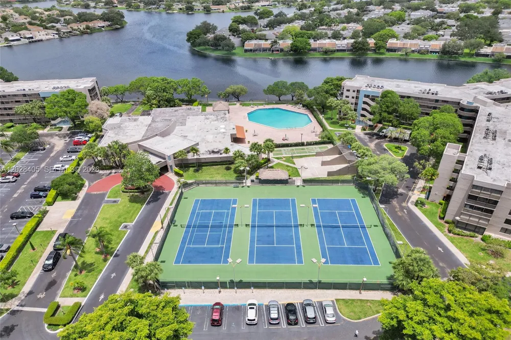 901 Colony Point Cir #501 Pembroke Pines, FL 33026