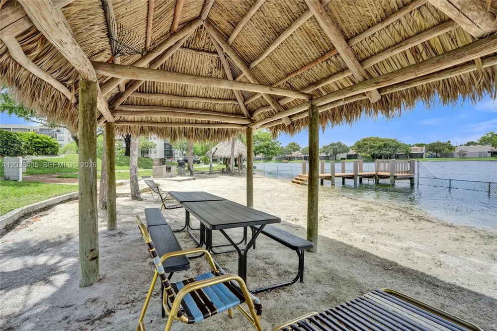 901 Colony Point Cir #501 Pembroke Pines, FL 33026
