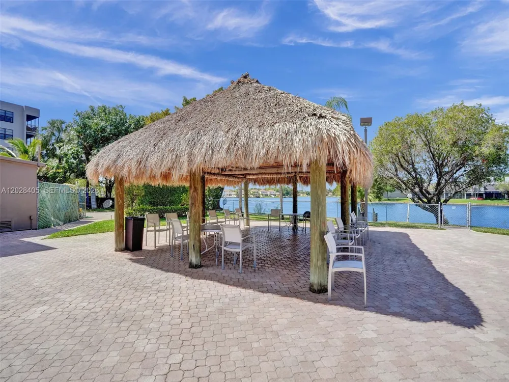 901 Colony Point Cir #501 Pembroke Pines, FL 33026