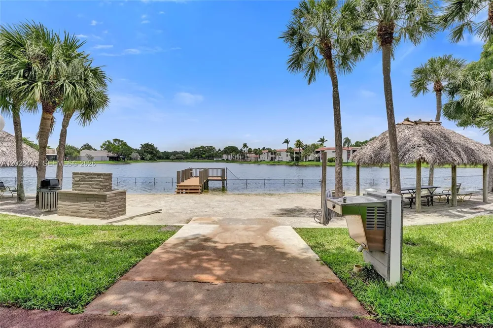 901 Colony Point Cir #501 Pembroke Pines, FL 33026