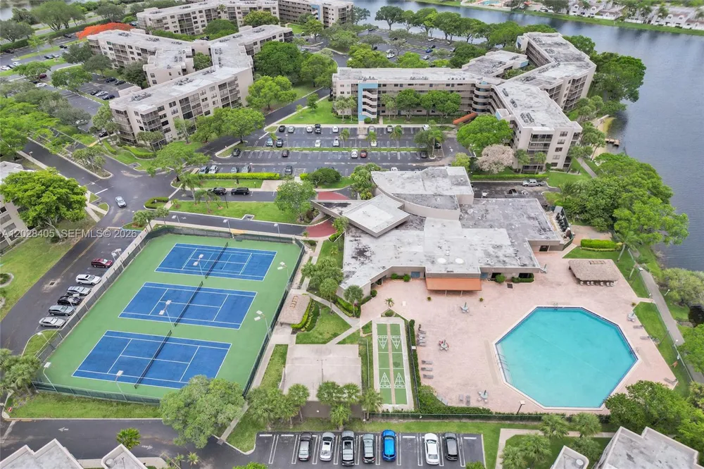 901 Colony Point Cir #501 Pembroke Pines, FL 33026