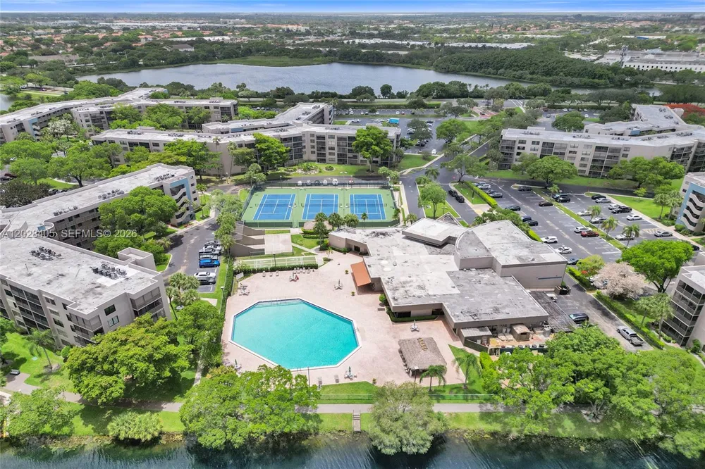 901 Colony Point Cir #501 Pembroke Pines, FL 33026