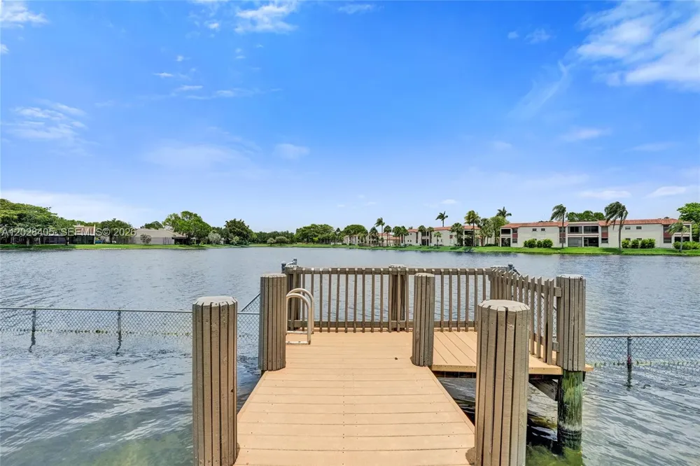 901 Colony Point Cir #501 Pembroke Pines, FL 33026