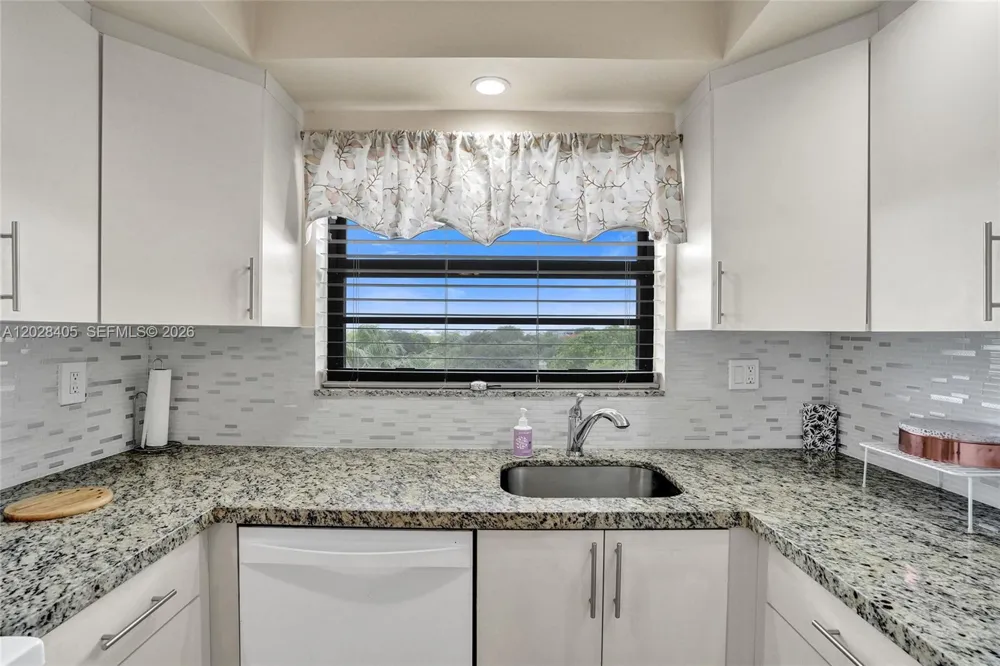 901 Colony Point Cir #501 Pembroke Pines, FL 33026