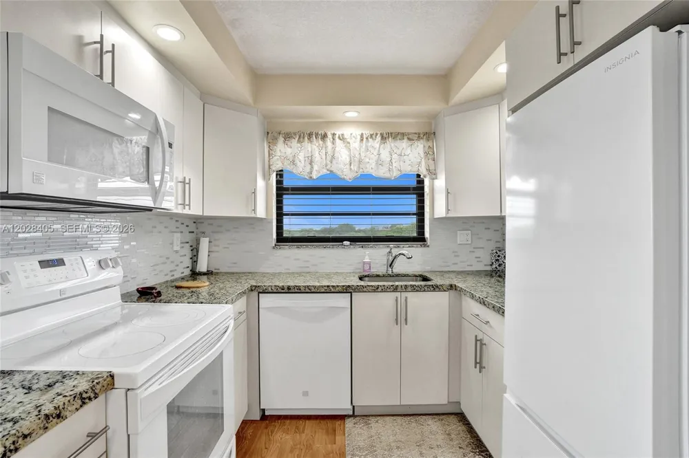 901 Colony Point Cir #501 Pembroke Pines, FL 33026