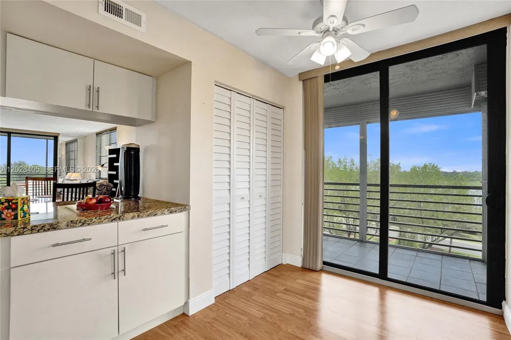 901 Colony Point Cir #501 Pembroke Pines, FL 33026