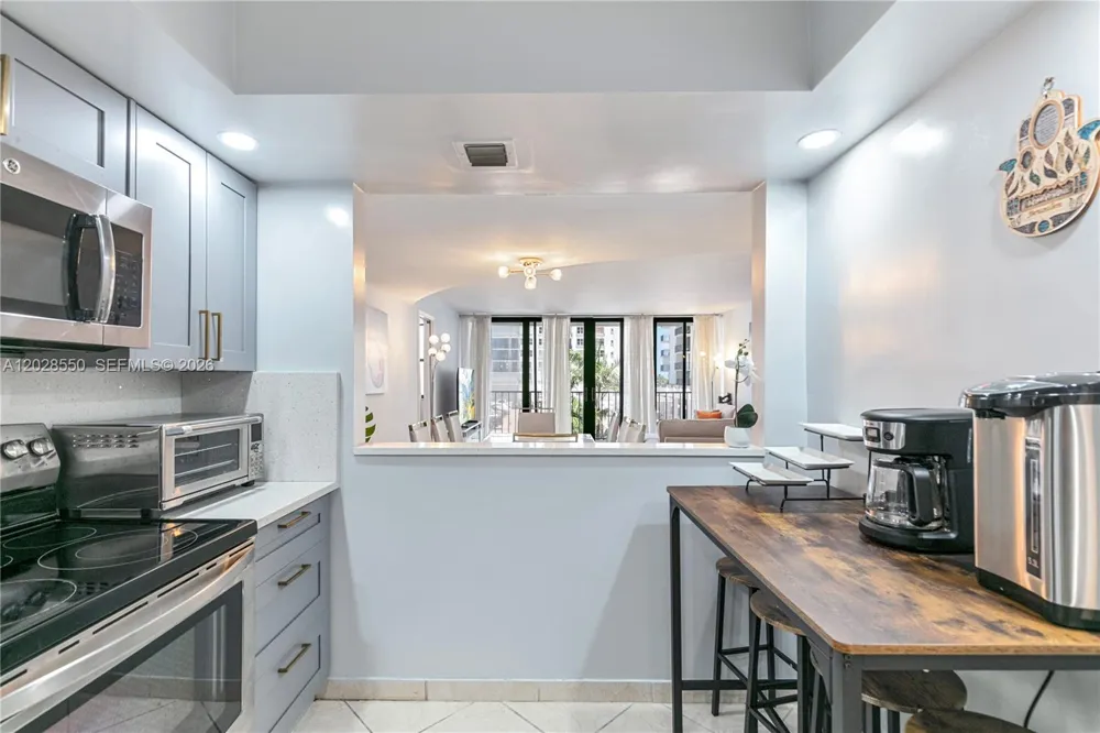 2401 S Ocean Dr #404 Hollywood, FL 33019