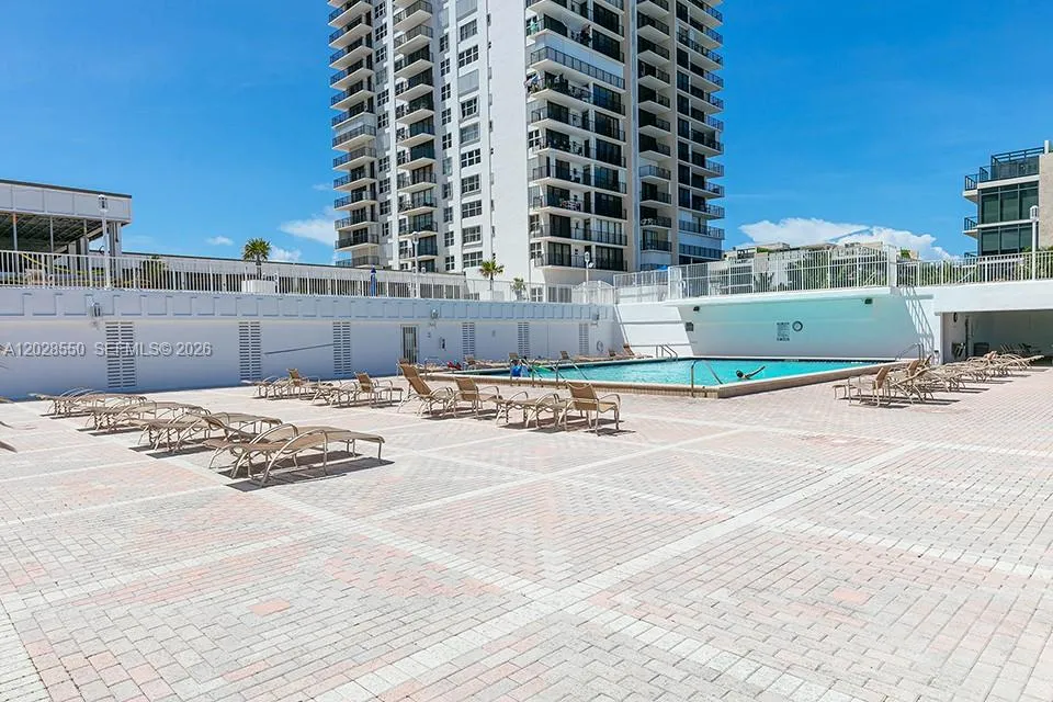 2401 S Ocean Dr #404 Hollywood, FL 33019