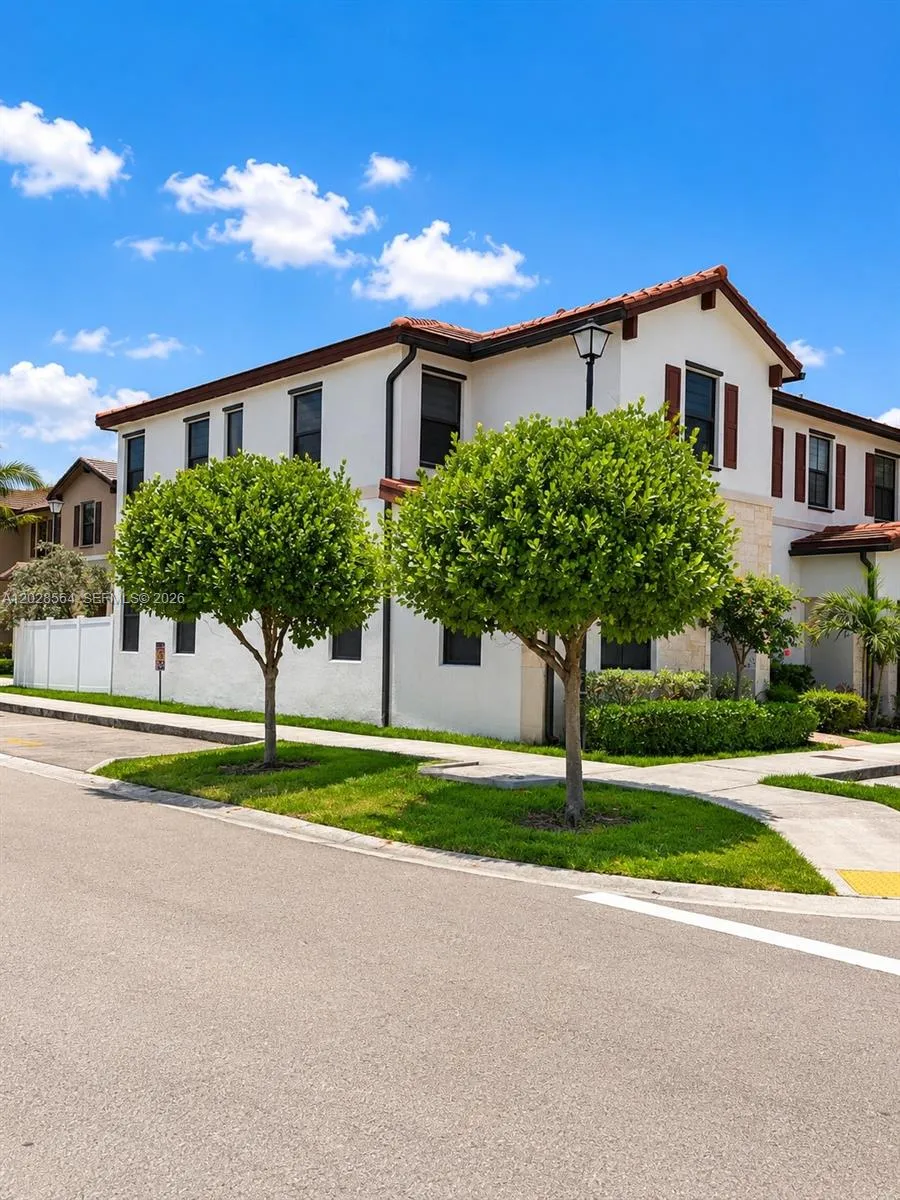 3368 W 105th Ter Hialeah, FL 33018