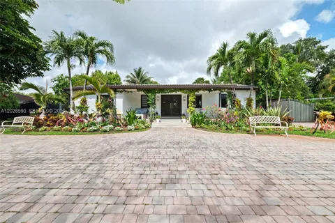 13700 Miami Ave
