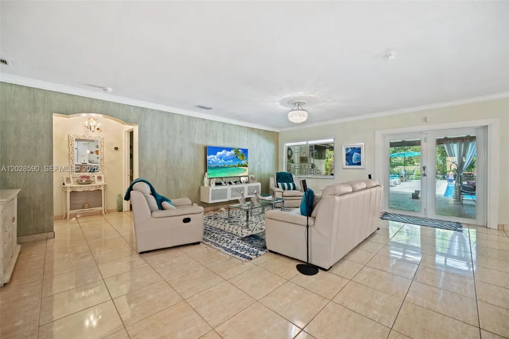 13700 Miami Ave Miami, FL 33168