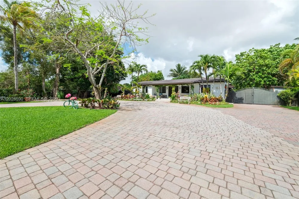 13700 Miami Ave Miami, FL 33168