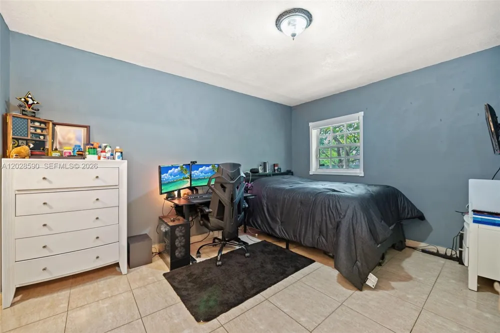 13700 Miami Ave Miami, FL 33168