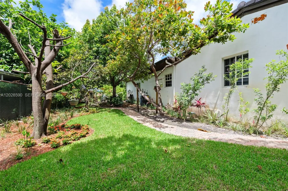 13700 Miami Ave Miami, FL 33168
