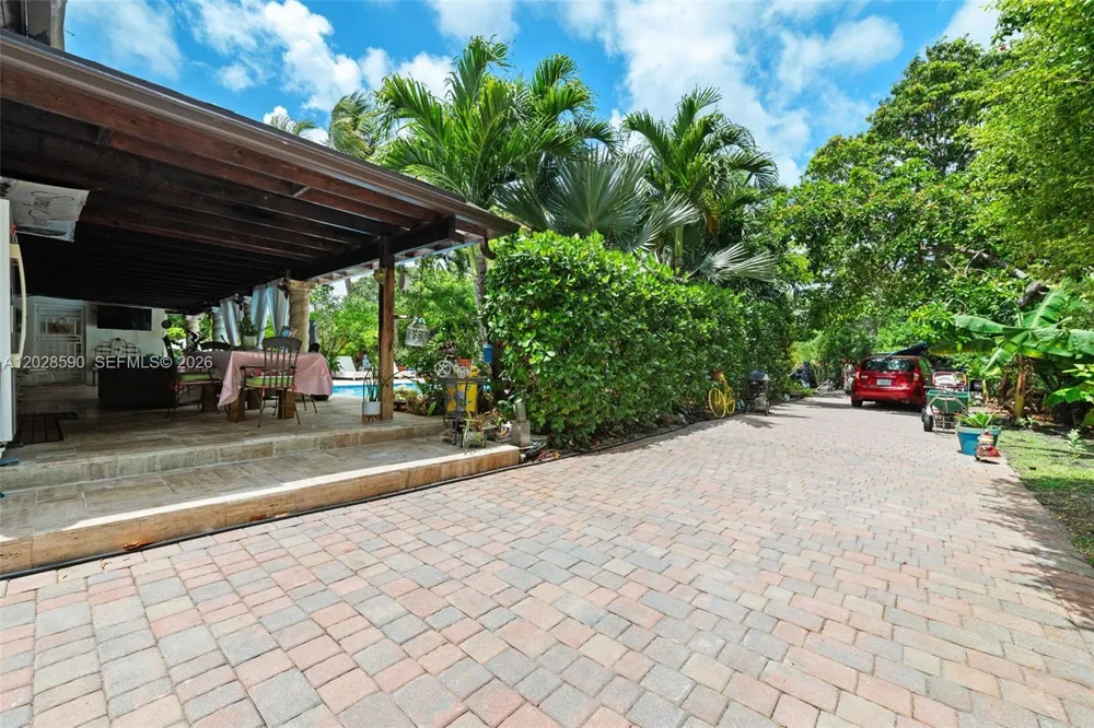 13700 Miami Ave Miami, FL 33168