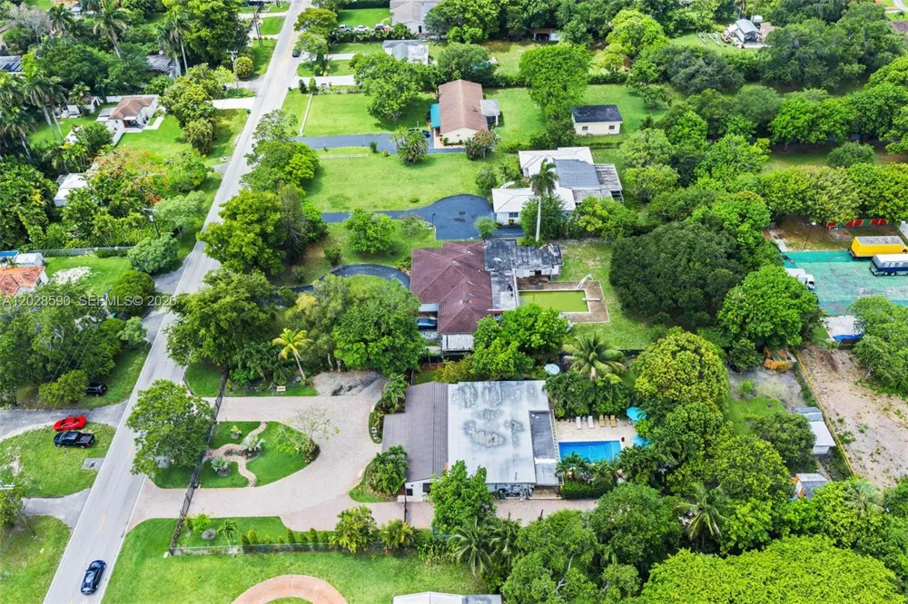 13700 Miami Ave Miami, FL 33168