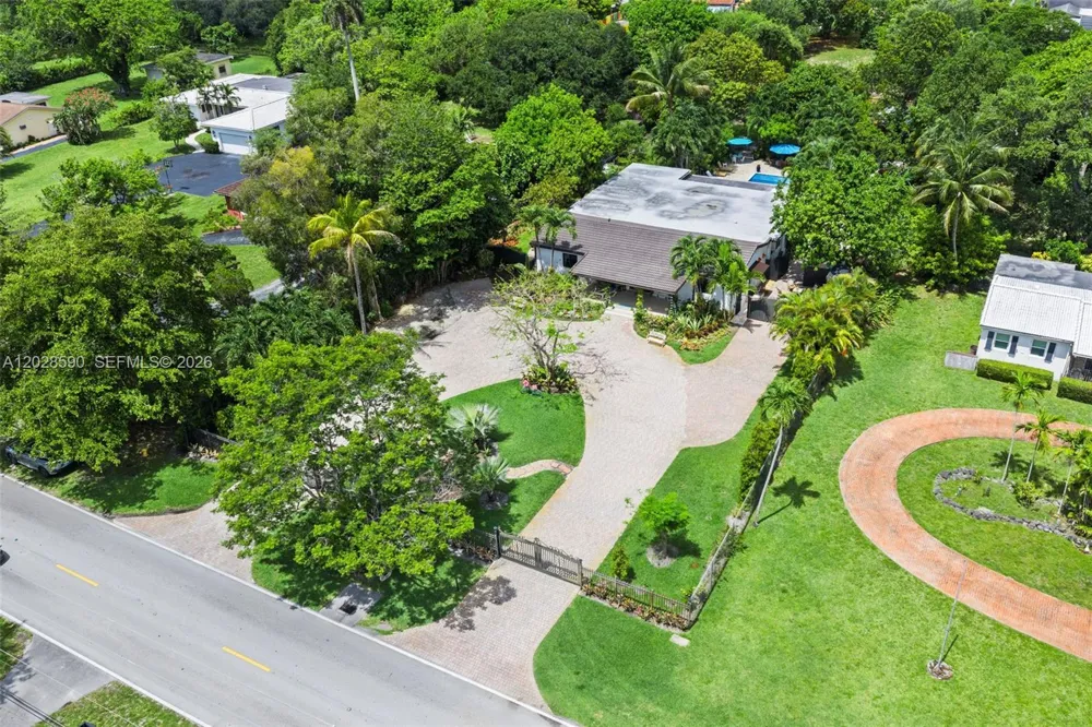 13700 Miami Ave Miami, FL 33168