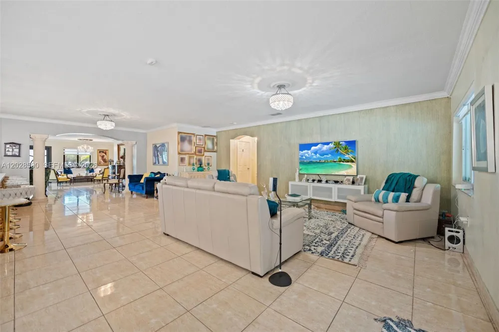 13700 Miami Ave Miami, FL 33168