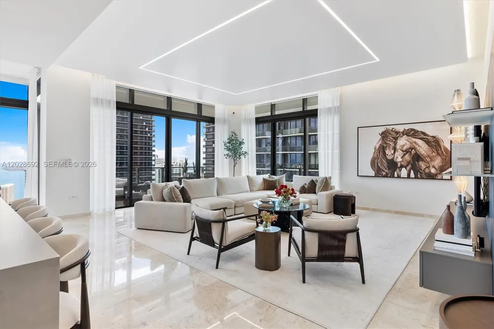 88 SW 7th St #4001 Miami, FL 33130
