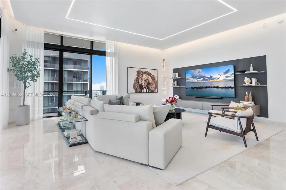 88 SW 7th St #4001 Miami, FL 33130