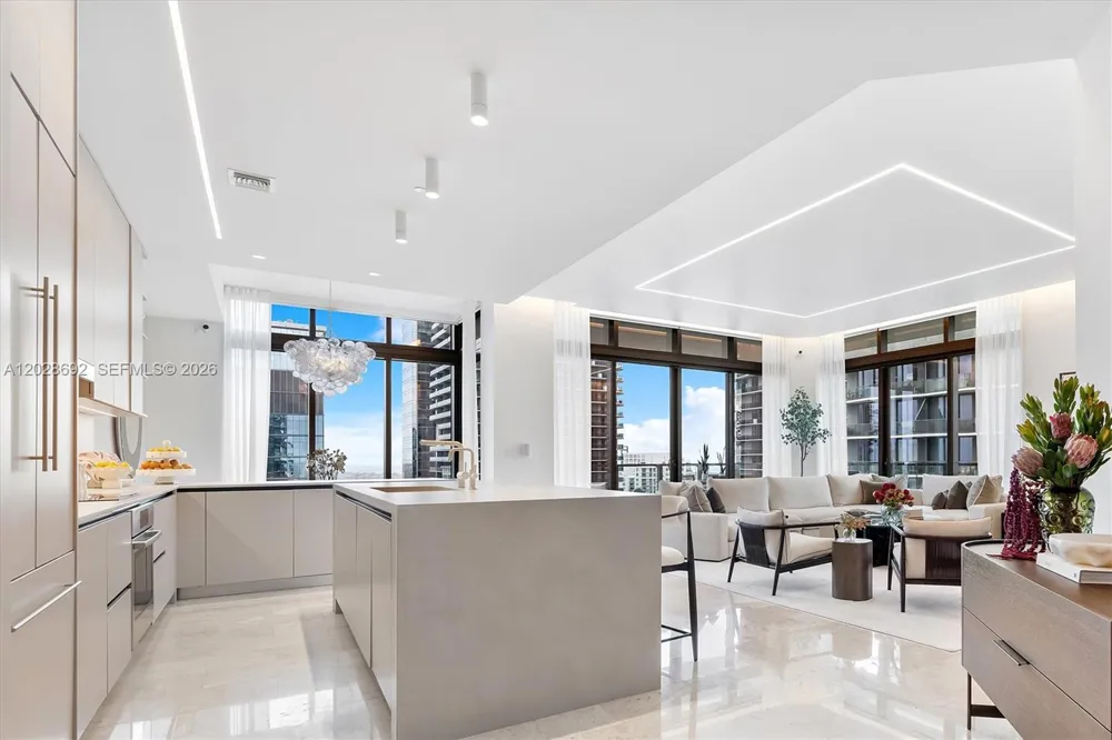 88 SW 7th St #4001 Miami, FL 33130