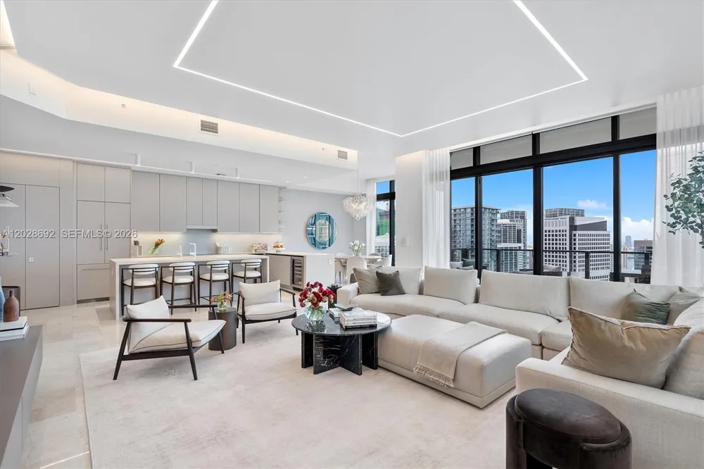 88 SW 7th St #4001 Miami, FL 33130
