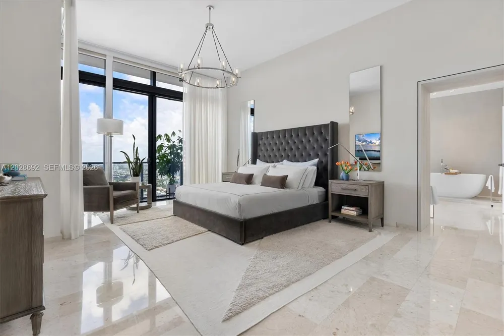 88 SW 7th St #4001 Miami, FL 33130