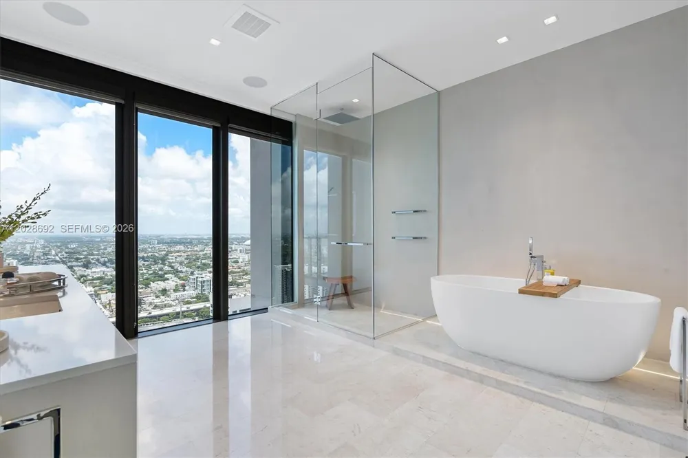 88 SW 7th St #4001 Miami, FL 33130