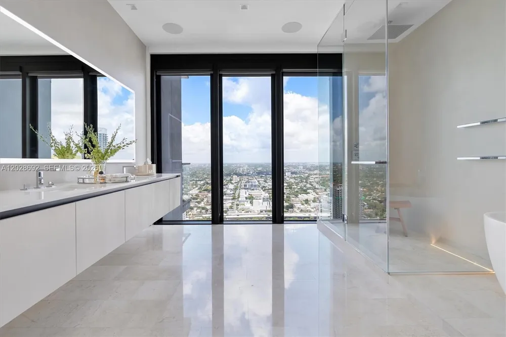 88 SW 7th St #4001 Miami, FL 33130