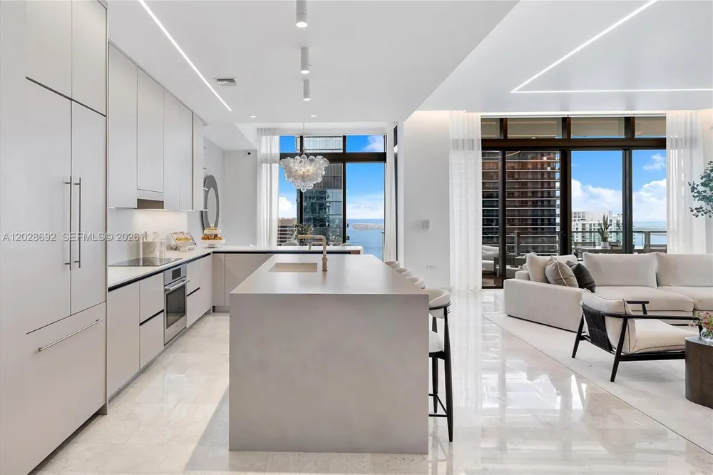 88 SW 7th St #4001 Miami, FL 33130