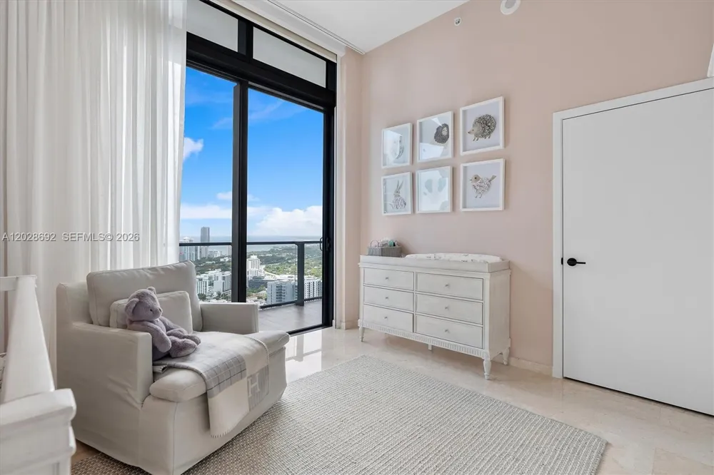 88 SW 7th St #4001 Miami, FL 33130