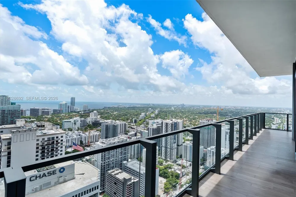 88 SW 7th St #4001 Miami, FL 33130