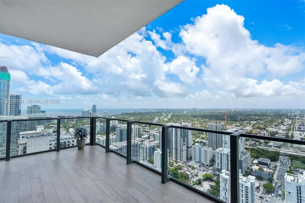 88 SW 7th St #4001 Miami, FL 33130
